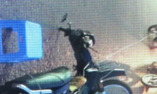 Đi xe ôm, bị dây điện quật xuống đường nguy kịch