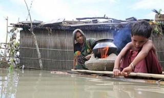 Hàng ngàn người Bangladesh vô gia cư vì lũ lụt