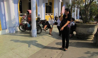  Vị trí học sinh T. rượt chân ngã từ độ cao rơi tự do khoảng 5 mét. 