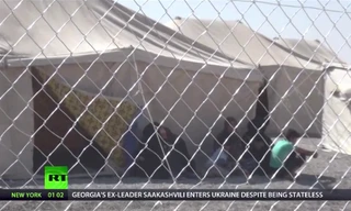 Bên trong khu tị nạn dành cho vợ và con của IS. Ảnh cắt từ video