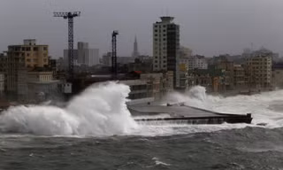 Trước khi đổ bộ Mỹ, siêu bão Irma làm chao đảo Cuba