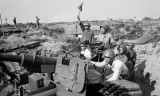 Trắc nghiệm: Phi công nào hạ gục B-52 trận 'Điện Biên phủ trên không' 