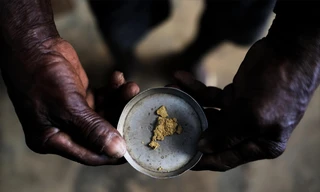 Cuộc sống bên trong khu khai thác vàng bất hợp pháp ở Amazon