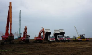 Các thiết bị, máy móc ra quân xây dựng 50 turbine gió (giai đoạn 1)