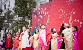 Cư dân nhí Vinhomes thể hiện năng khiếu ca vũ trong chương trình khai mạc