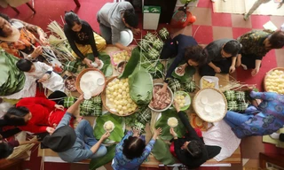 Đại gia đình mổ lợn, gói 180 bánh chưng đón Tết