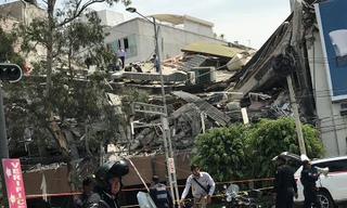 Nhiều tòa nhà bị phá hủy do động đất, khiến nhiều người thiệt mạng ở Mexico City. Ảnh: Reuters