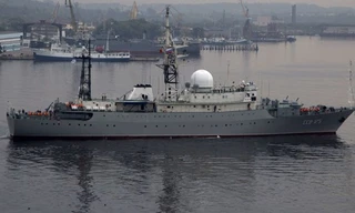 Tàu trinh sát Nga lượn gần căn cứ tàu ngầm Mỹ