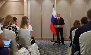 Tổng thống Nga Vladimir Putin mở cuộc họp báo về kết quả Hội nghị thượng đỉnh Nhóm các nền kinh tế mới nổi hàng đầu thế giới (BRICS) tại Trung Quốc vào hôm 5/9. Ảnh: Sputnik