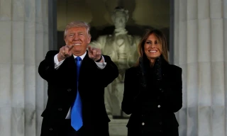 Trump và vợ trước thềm lễ nhậm chức. 