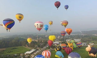 22 cặp đôi trên khắp Thái Lan cùng trao lời hẹn thề trăm năm giữa không trung trên khinh khí cầu.