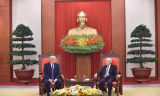 Tổng Bí thư Nguyễn Phú Trọng đã tiếp Tổng thống Hoa Kỳ Donald Trump tại Trụ sở Trung ương Đảng. Ảnh: Như Ý