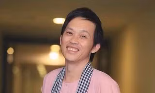 Khán giả nhói lòng nhìn nghệ sĩ Hoài Linh nén đau đớn đi diễn trở lại