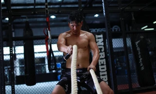 Nhiều năm rồi mới tái xuất nhưng Bình Minh vẫn giữ được thân hình đẹp như tượng tạc