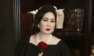 Cư dân mạng “choáng” khi lần đầu thấy NSND Hồng Vân ăn mặc hở và dữ dằn “nhiều” đến thế!