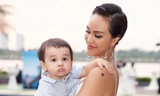 Siêu mẫu Phương Mai gặp sự cố khó lường khi lần đầu đưa con trai đi làm cùng mẹ