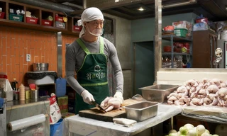 Vì sao bán gà rán lại được xem là “Nghề siêu khó”, xem phim thì biết!