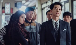“Vincenzo“: Song Joong Ki ở Ý thì bất khả xâm phạm, vừa về Hàn Quốc lại bị đánh ngất xỉu