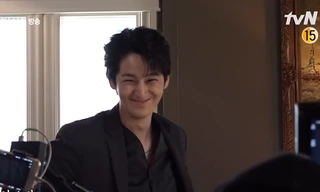 Kim Bum đầy rạng rỡ khác hẳn vẻ nguy hiểm trước đó ở hậu trường “Tale Of The Nine Tailed“