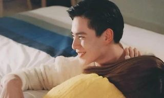 Hồ Nhất Thiên được Kiều Hân lau dấu son môi ở hậu trường lên No.1 “hot search“