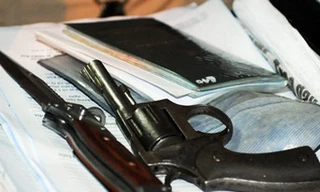 Giải quyết mâu thuẫn bằng... súng