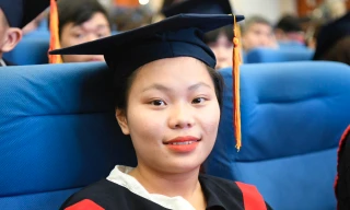 Nữ thủ khoa trường Y Dược: Nuôi ước mơ từ con nghé nhỏ