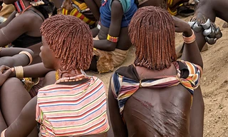 Bộ tộc nào mà phụ nữ ‘cầu xin’ chồng mình đánh 