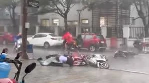 Nhiều trường đại học tiếp tục cho sinh viên học trực tuyến vì siêu bão Yagi