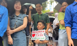Những hình ảnh có một không hai ở kỳ thi vào 10 tại Hà Nội