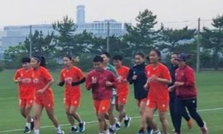 Đội tuyển nữ Việt Nam đến Nhật Bản, tập buổi đầu tiên làm quen sân