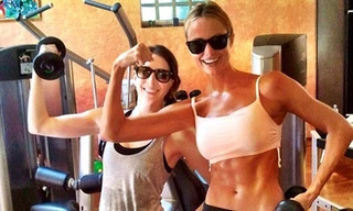 Bồ G. Clooney vén bụng phản bác tin đồn có bầu