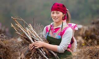 Bà mẹ 19 tuổi người Mông có nụ cười rạng rỡ ở Đồng Văn