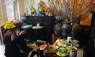 Ngày nay nhiều gia đình thường làm mâm cỗ tươm tất trong ngày Tết ông Táo. (Ảnh: Hoàng Hà)