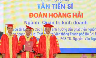 Cụ ông 73 tuổi tốt nghiệp tiến sĩ