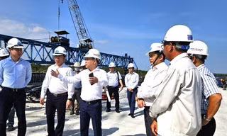 Cao tốc Bến Lức - Long Thành: 'Vượt nắng, thắng mưa', quyết tâm thông xe kỹ thuật tuyến chính phía Đông trong năm 2024