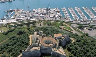 Độc đáo những pháo đài hình sao