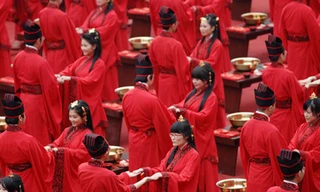 ‘Rực lửa’ đám cưới tập thể theo kiểu cổ đại