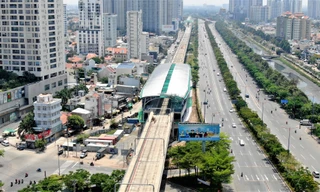 Xa lộ Hà Nội và tuyến metro số 1 là một trục đường chính quan trọng kết nối thành phố Thủ Đức giữa trung tâm TPHCM với các đô thị Vùng TPHCM Ảnh: Duy Quang