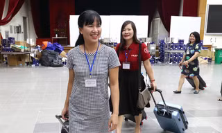 Nụ cười của cán bộ sao in đề thi sau khi được “thả” ra ngoài Ảnh: Như Ý