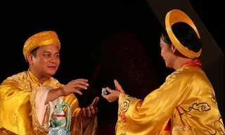 NSND Anh Tú vai Trần Cảnh và Lê Khanh vai Lý Chiêu Hoàng trong vở Rừng Trúc