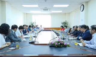 Sáng ngày 4/7, tại Hà Nội, Thứ trưởng Bộ Công Thương Đỗ Thắng Hải đã có buổi làm việc với ông Philippe Broianigo, Tổng Giám đốc điều hành Tập đoàn Central Group Việt Nam. ảnh: Báo Công Thương