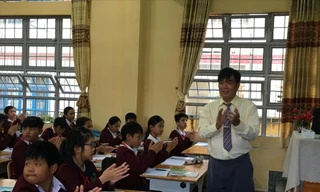 Long đong số phận giáo viên hợp đồng Ảnh: Nghiêm Huê 