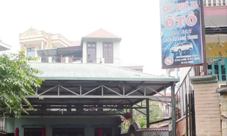 Một đại lý cho thuê ô tô tự lái tại Văn Quán (Hà Đông) ngày 22/4 thông báo hết xe cho thuê dịp 30/4. Ảnh: A.Trọng 