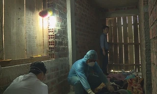 Người thân đau buồn trước sự ra đi bất ngờ của vợ chồng anh Thành và hai đứa con thơ 