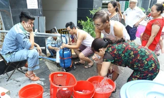Người dân Hà Nội lo ngại về an ninh nước sạch sau sự cố nước sông Đà Ảnh: như ý
