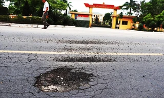 Bề mặt Tỉnh lộ 7 tại TT-Huế đã lộ nhiều điểm nứt, vỡ, bong tróc 