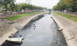 Chuyên gia cho rằng, cần có giải pháp xử lý ô nhiễm hiệu quả thay vì cống hóa mặt sông 