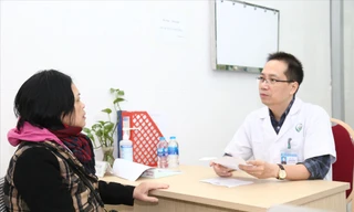 Bác sĩ tư vấn cho người dân phòng chống đột quỵ 