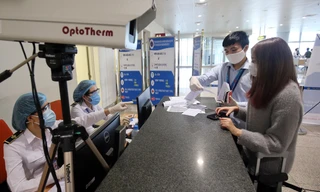 Phòng chống dịch COVID-19 tại cảng hàng không Quốc tế Nội Bài ảnh: mạnh thắng