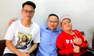 Trần Nhã Thụy và hai con trai, những người sản xuất “Tôi là người nhà quê” 